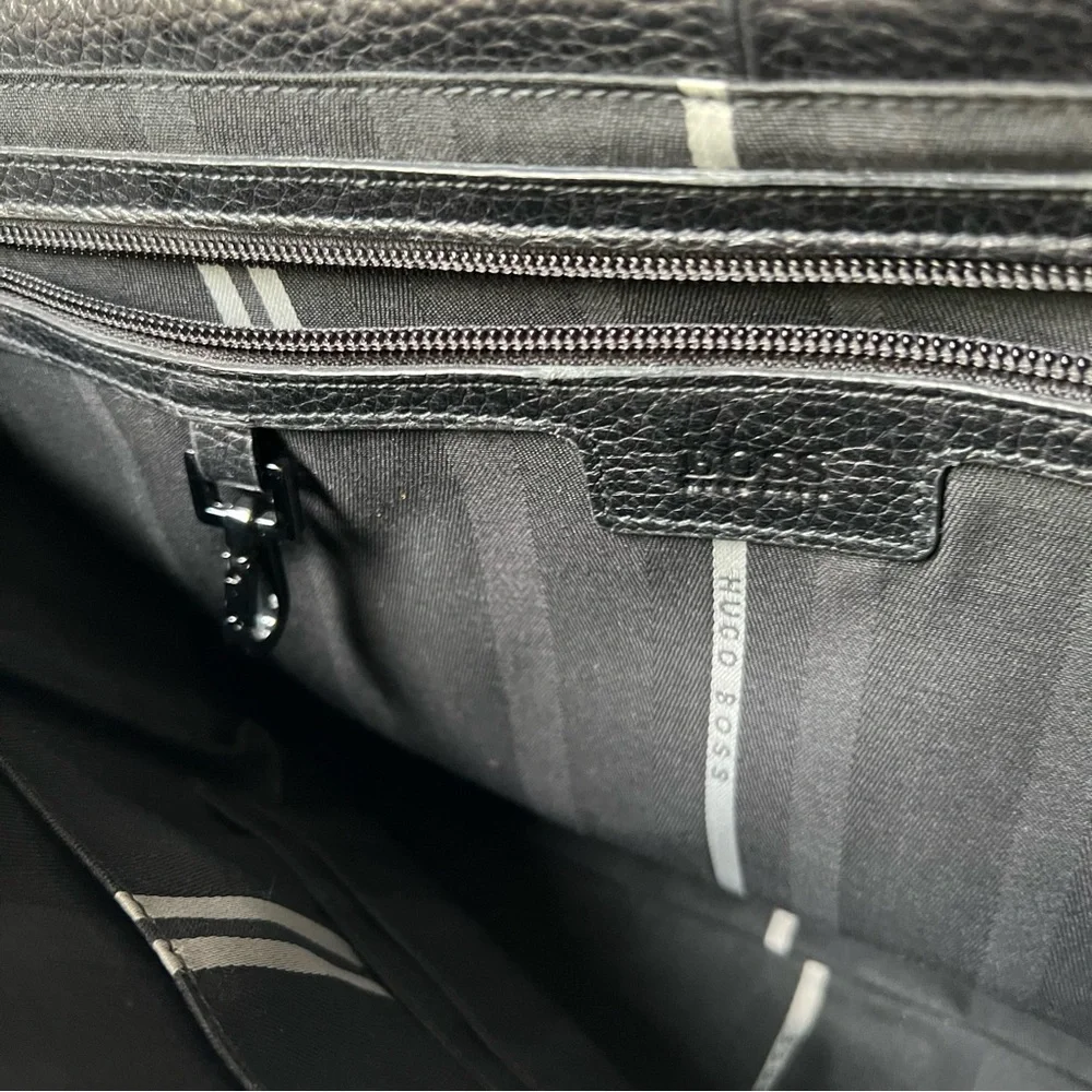 HUGO BOSS Black Leather Messenger Laptop Men's Bag - Picture 11 of 16